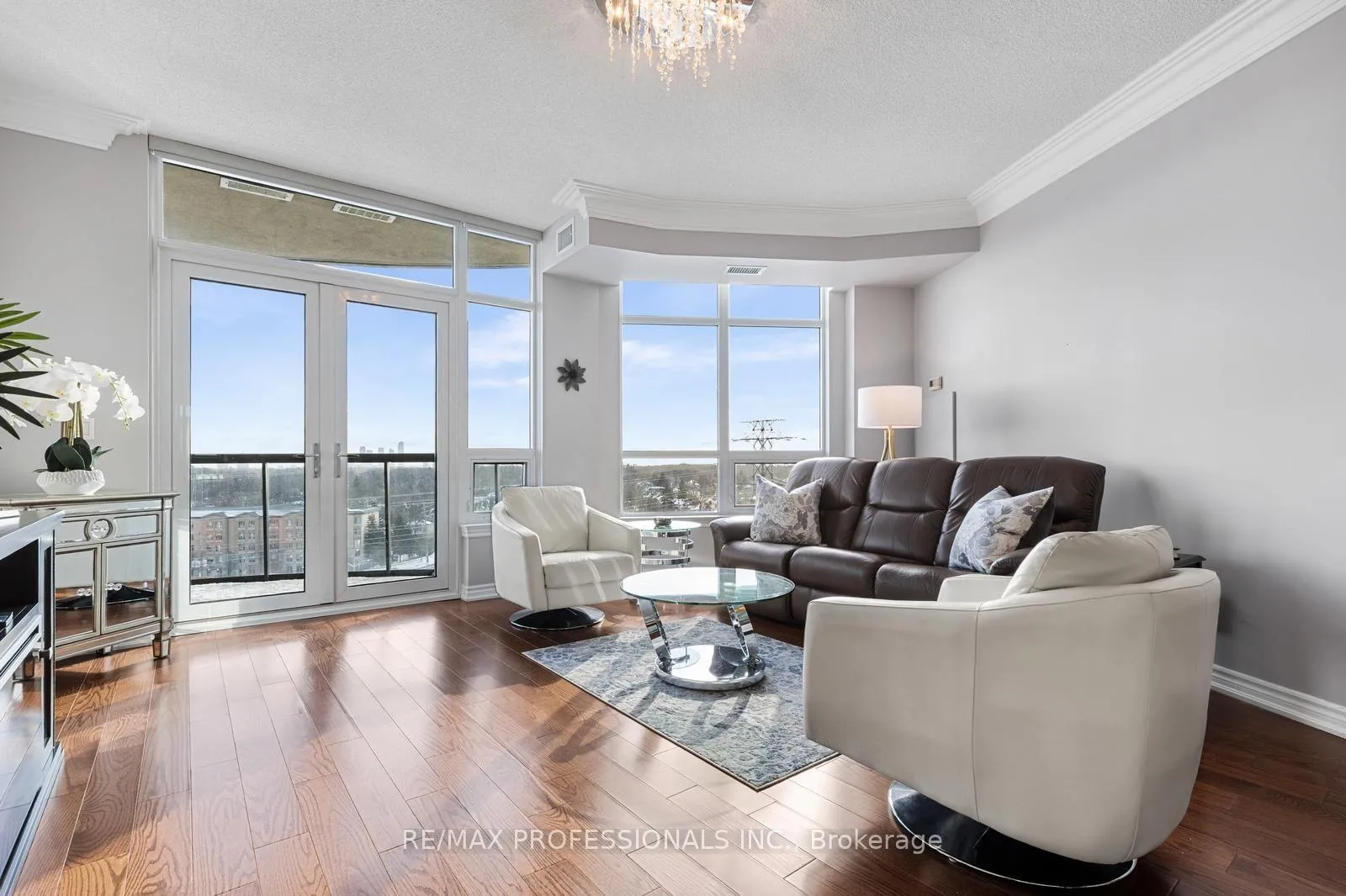 Front of Unit 903, 1135 Royal York Road