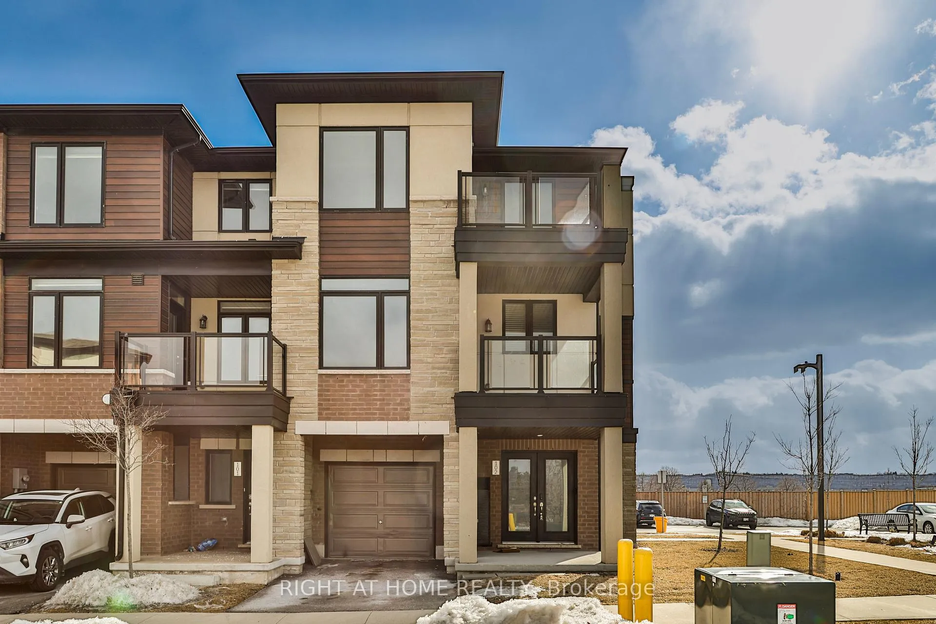 Photo 2 of Unit 102, 590 North Service Road, Hamilton, Lakeshore — HOMEH