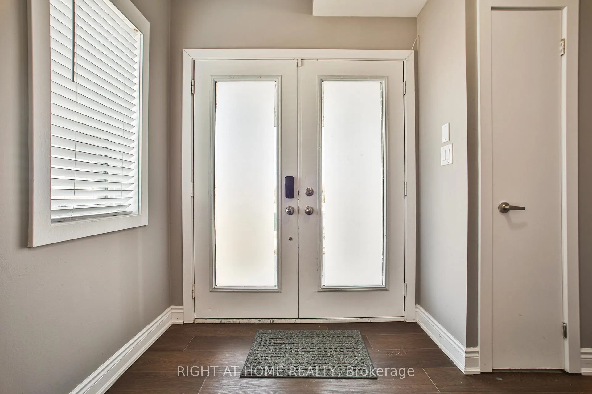 Photo 5 of Unit 102, 590 North Service Road, Hamilton, Lakeshore — HOMEH