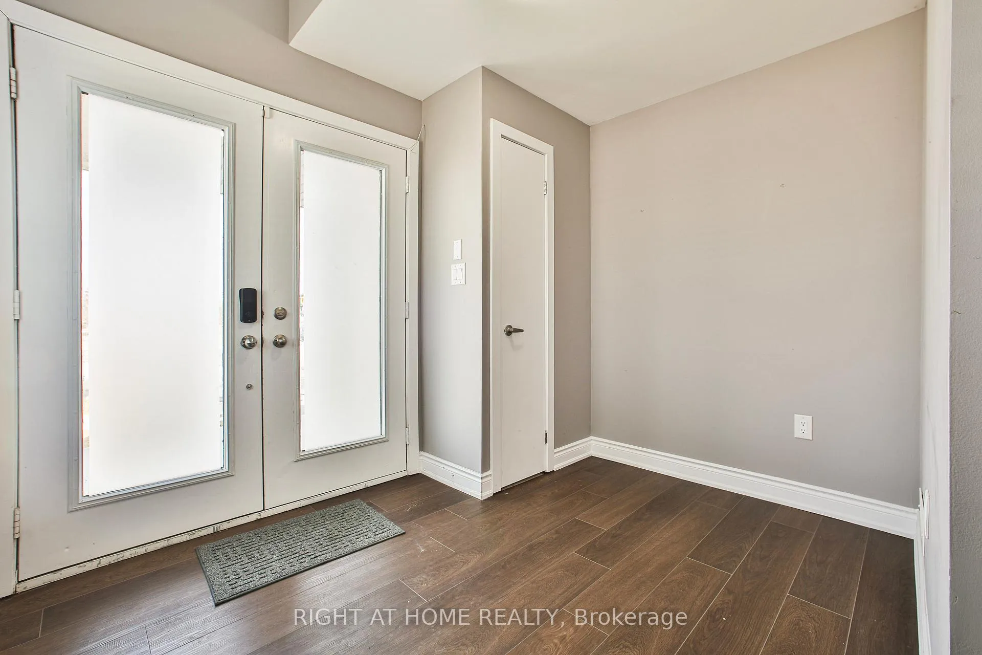 Photo 6 of Unit 102, 590 North Service Road, Hamilton, Lakeshore — HOMEH