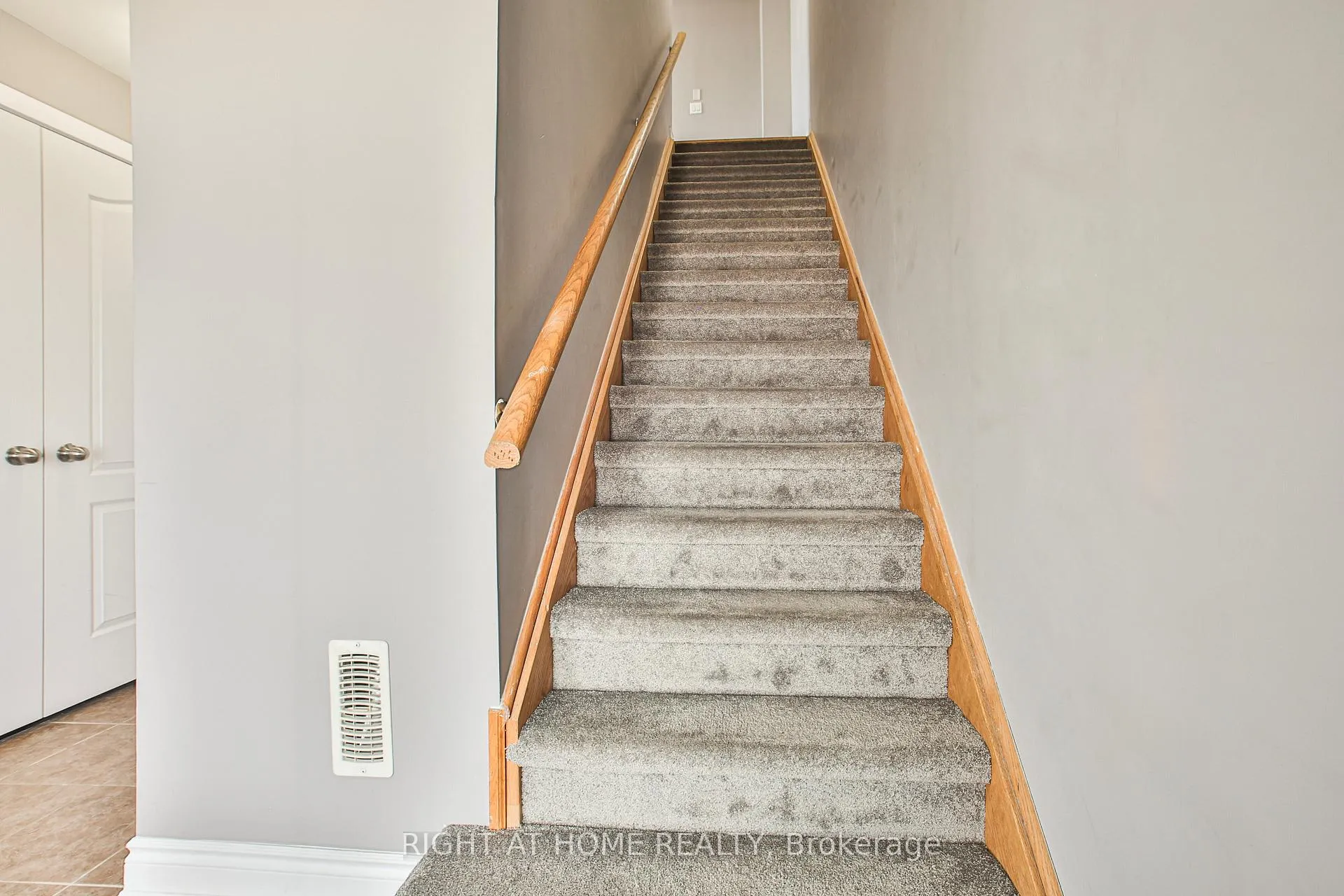 Photo 9 of Unit 102, 590 North Service Road, Hamilton, Lakeshore — HOMEH