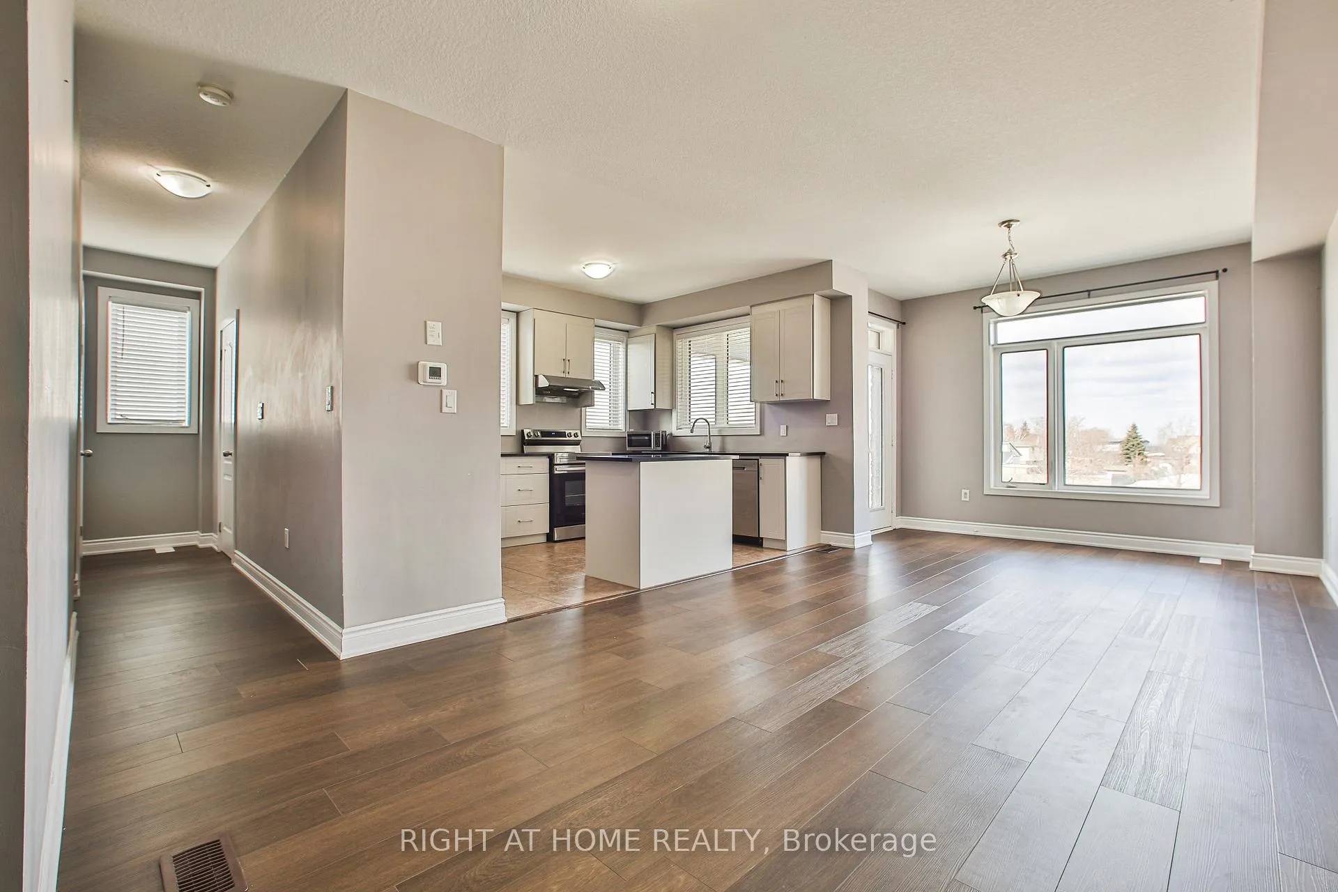 Photo 10 of Unit 102, 590 North Service Road, Hamilton, Lakeshore — HOMEH