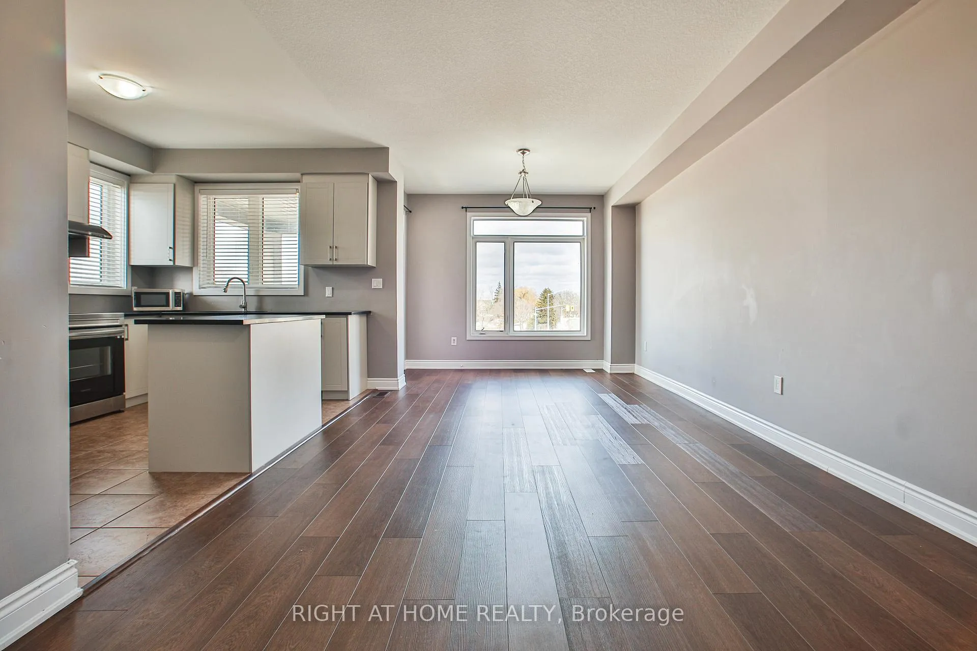 Photo 11 of Unit 102, 590 North Service Road, Hamilton, Lakeshore — HOMEH