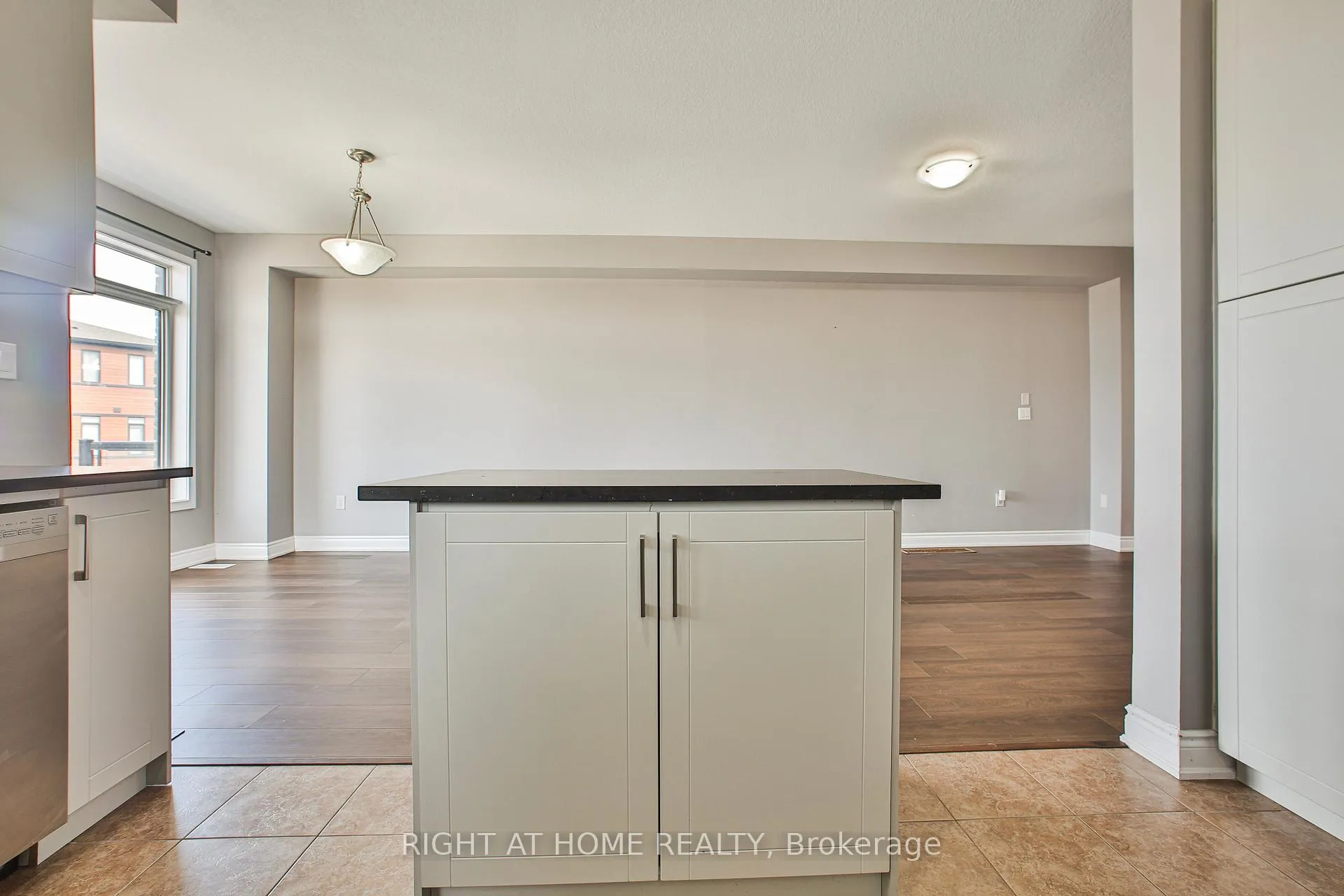 Photo 25 of Unit 102, 590 North Service Road, Hamilton, Lakeshore — HOMEH