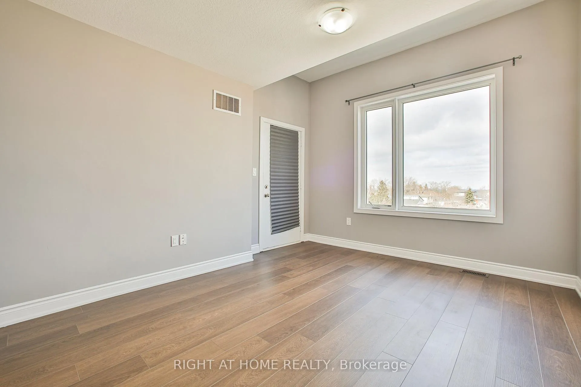 Photo 32 of Unit 102, 590 North Service Road, Hamilton, Lakeshore — HOMEH