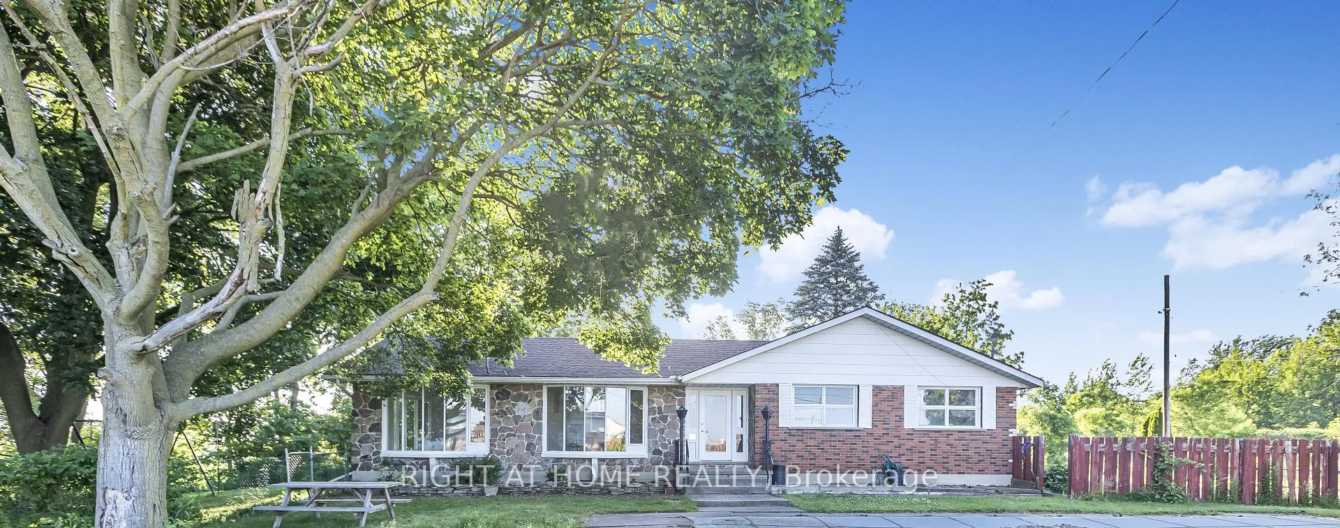Front of 13 old onondaga Road W
