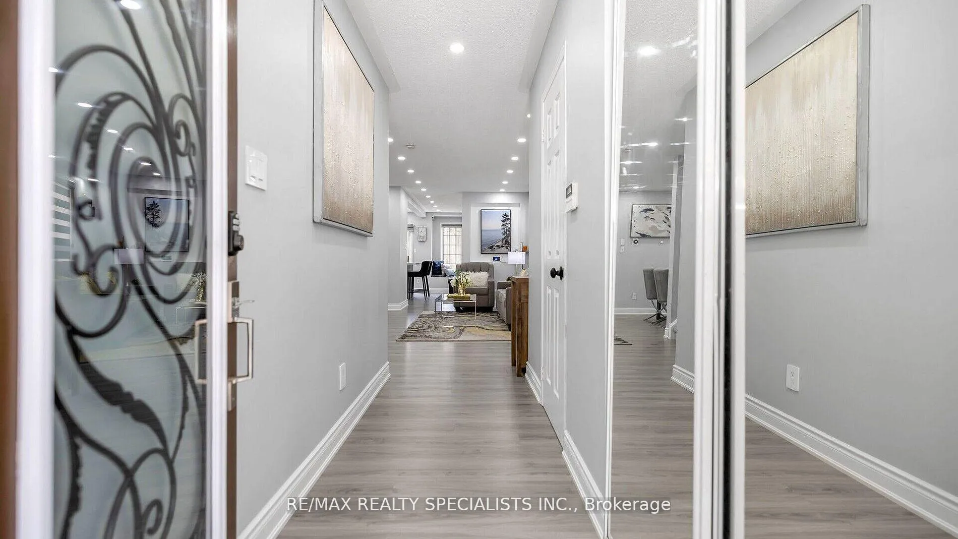 Photo 4 of 48 Ridgefield Court, Brampton, Vales of Castlemore — HOMEH