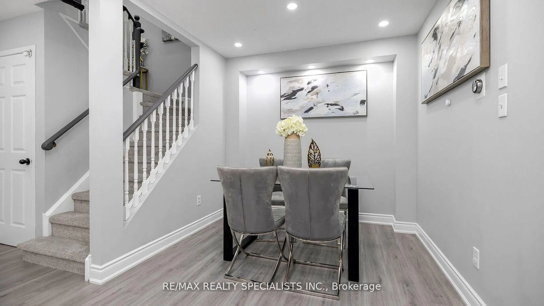 Photo 8 of 48 Ridgefield Court, Brampton, Vales of Castlemore — HOMEH