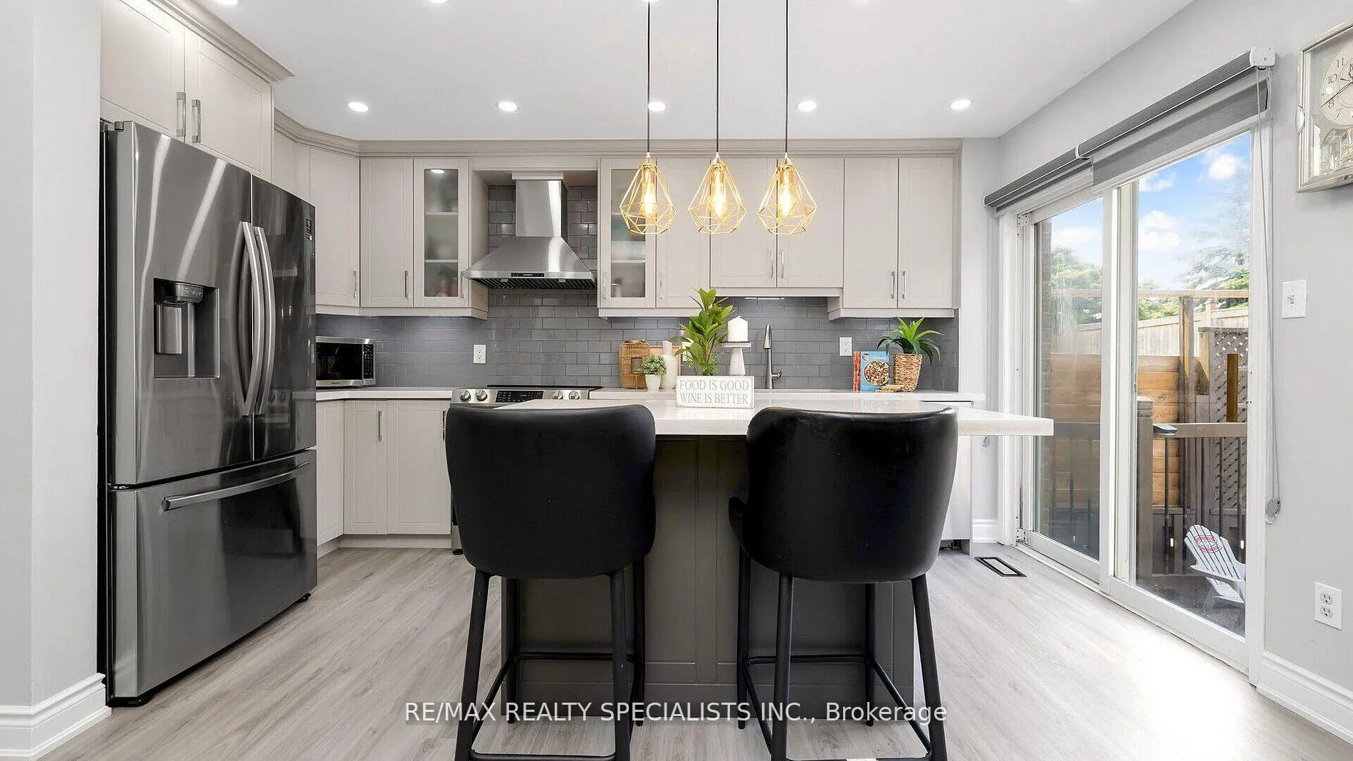 Photo 12 of 48 Ridgefield Court, Brampton, Vales of Castlemore — HOMEH