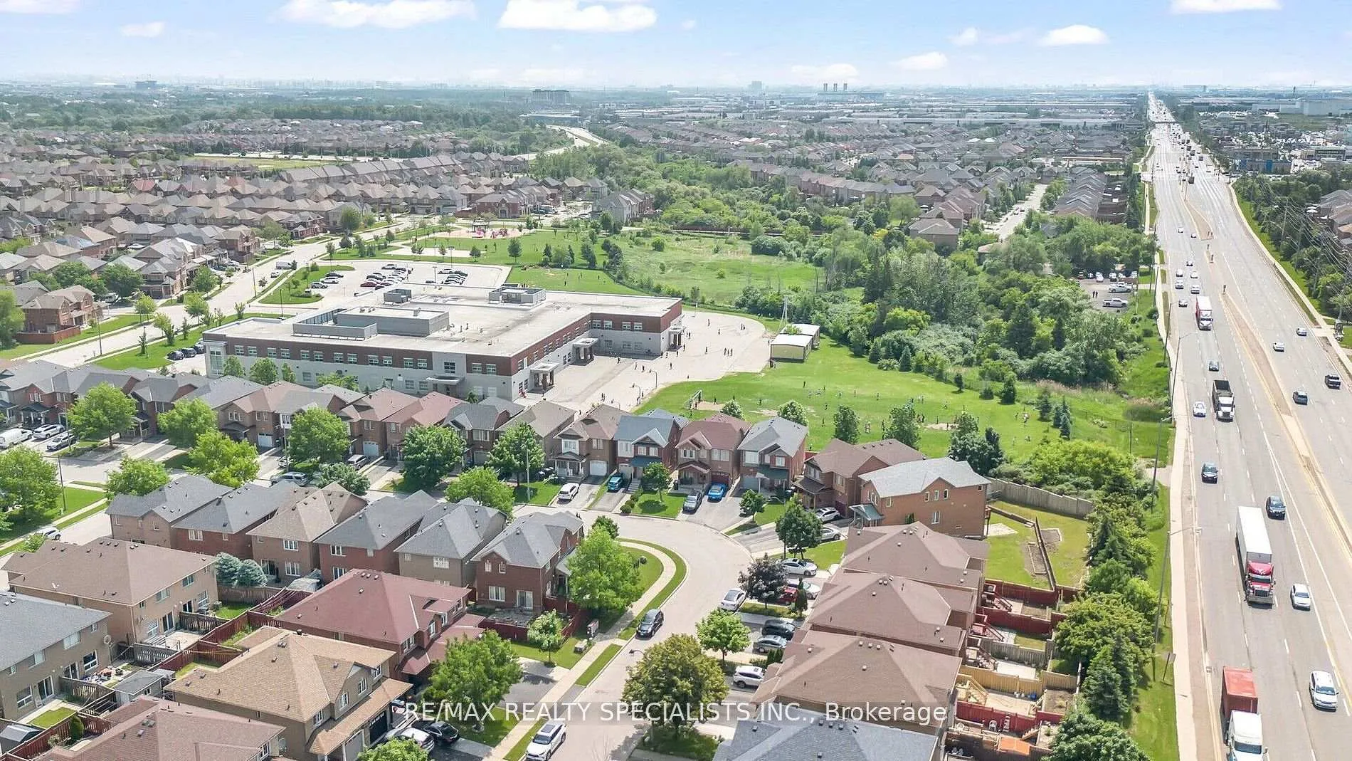 Photo 35 of 48 Ridgefield Court, Brampton, Vales of Castlemore — HOMEH