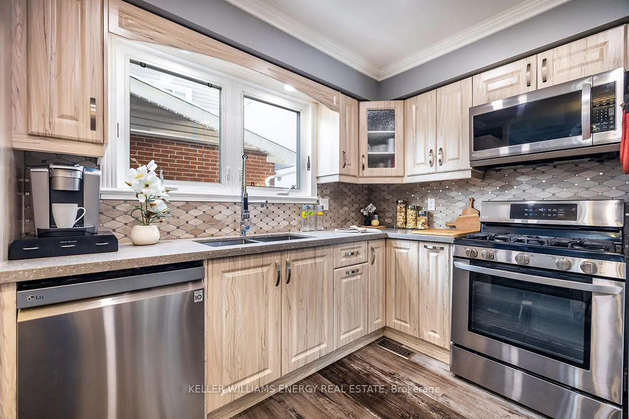 Photo 7 of 416 Mayfair Avenue, Oshawa, Centennial — HOMEH