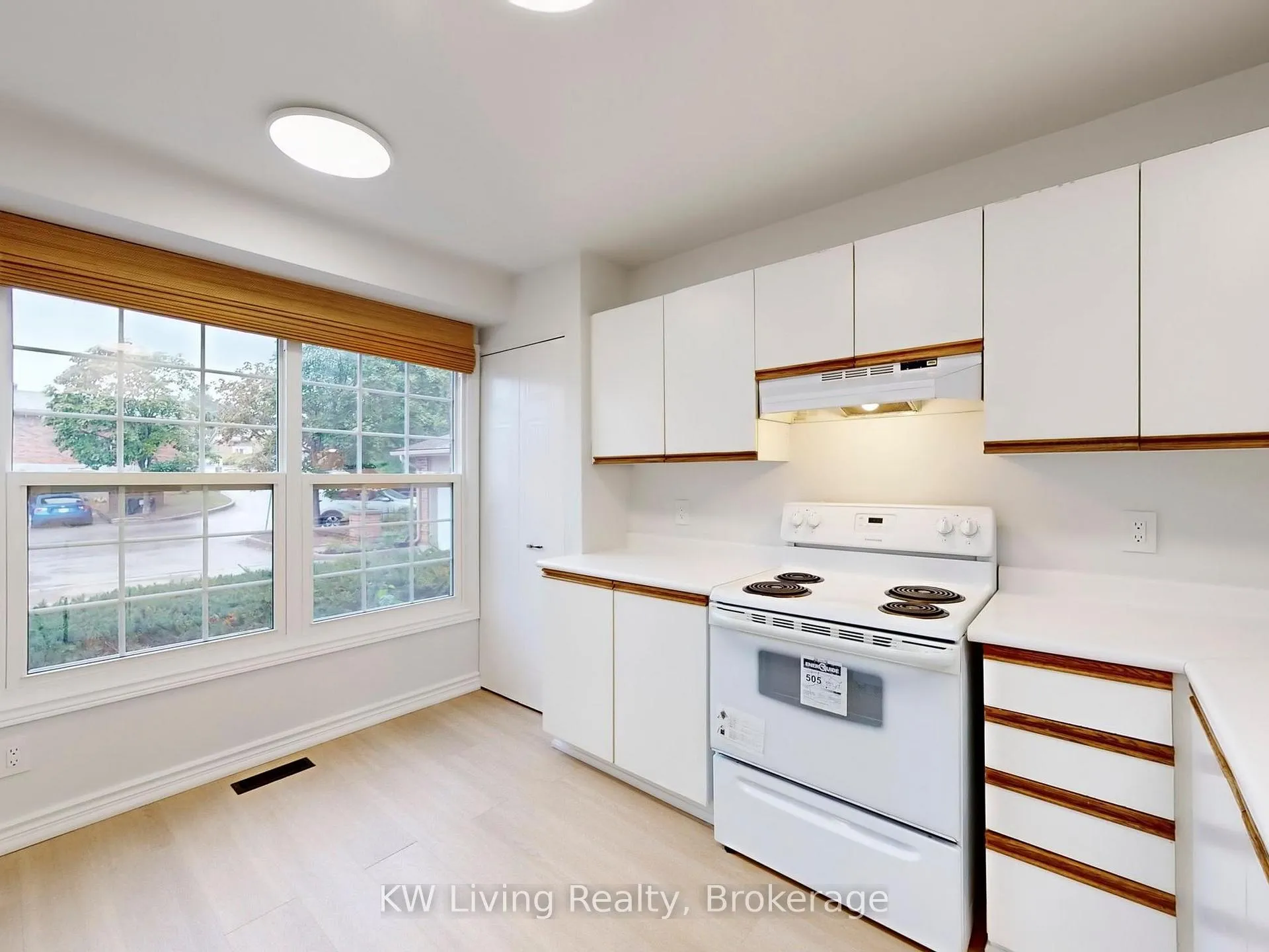 Photo 2 of Unit 18, 250 Keats Way, Waterloo — HOMEH