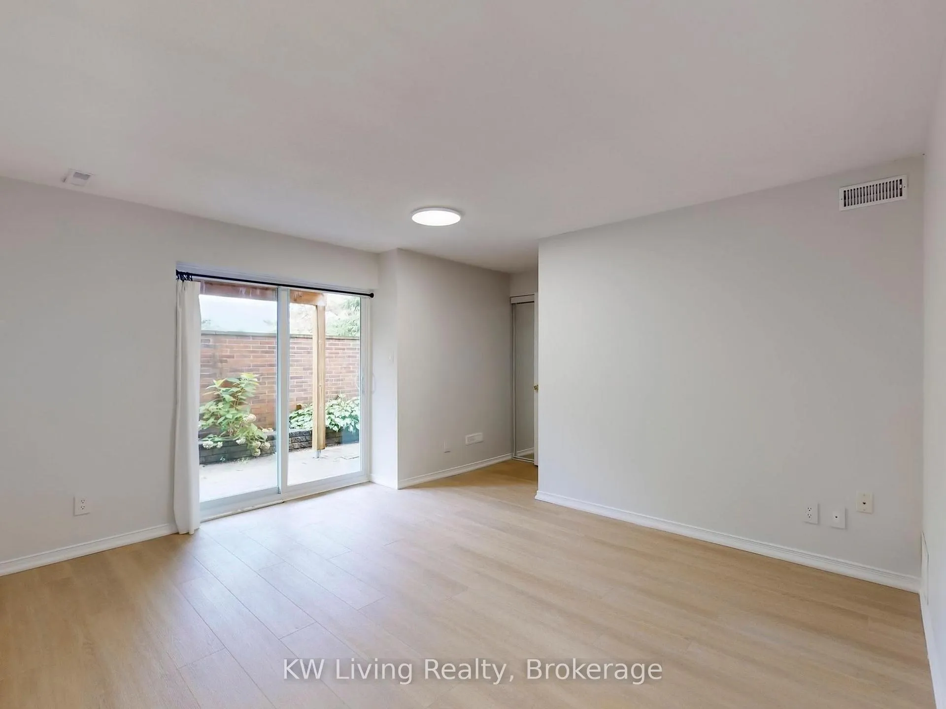 Photo 36 of Unit 18, 250 Keats Way, Waterloo — HOMEH