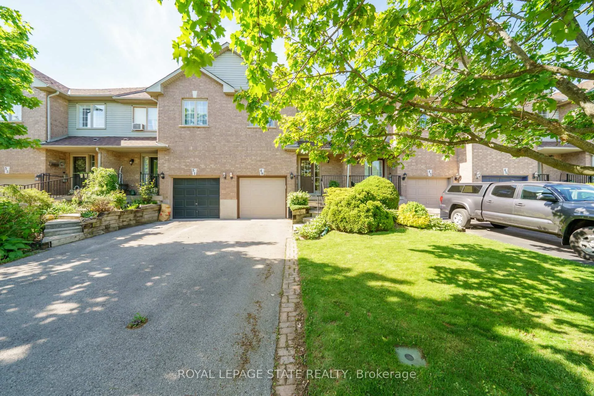 Photo 3 of 49 Morwick Drive, Hamilton, Ancaster — HOMEH
