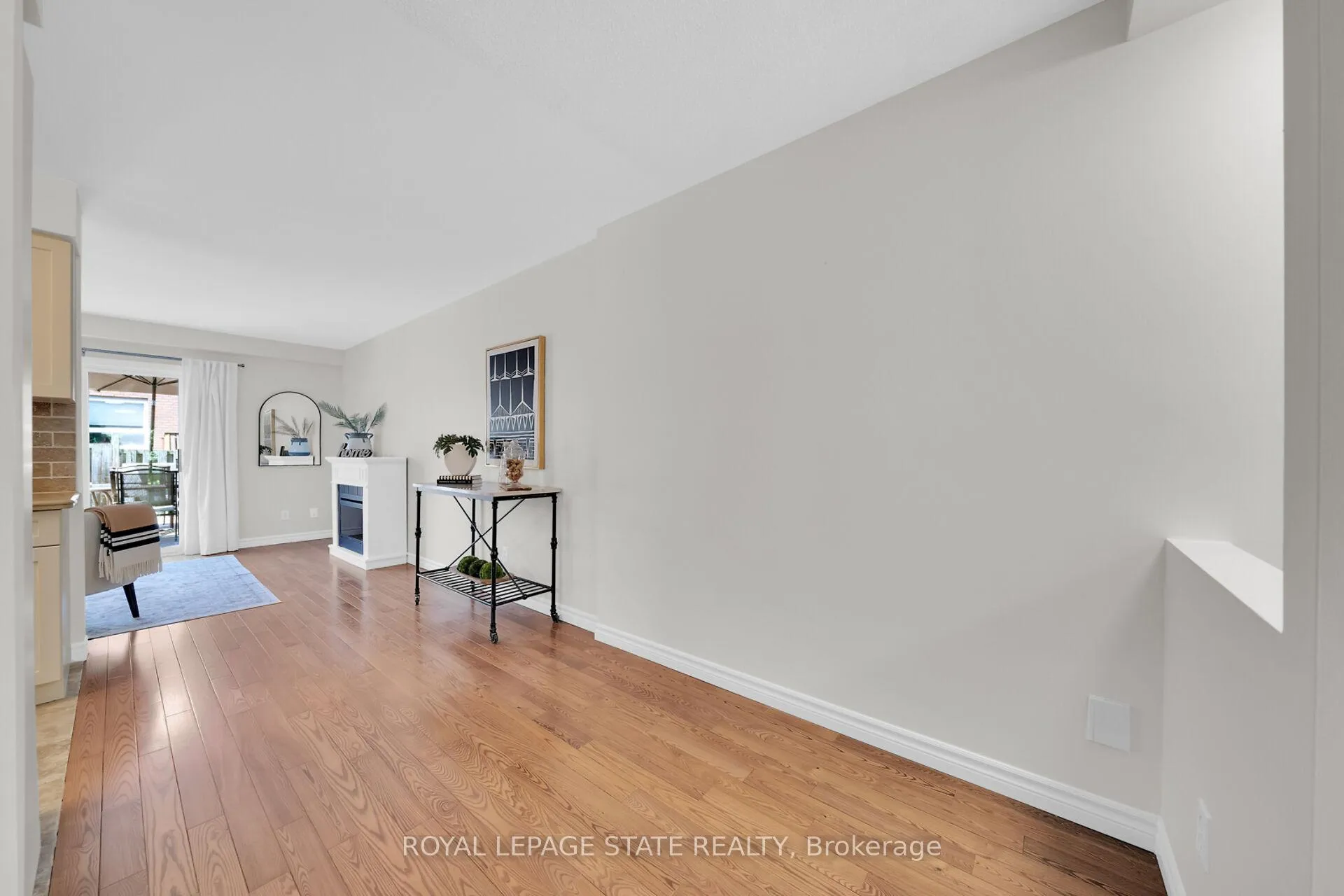 Photo 12 of 49 Morwick Drive, Hamilton, Ancaster — HOMEH
