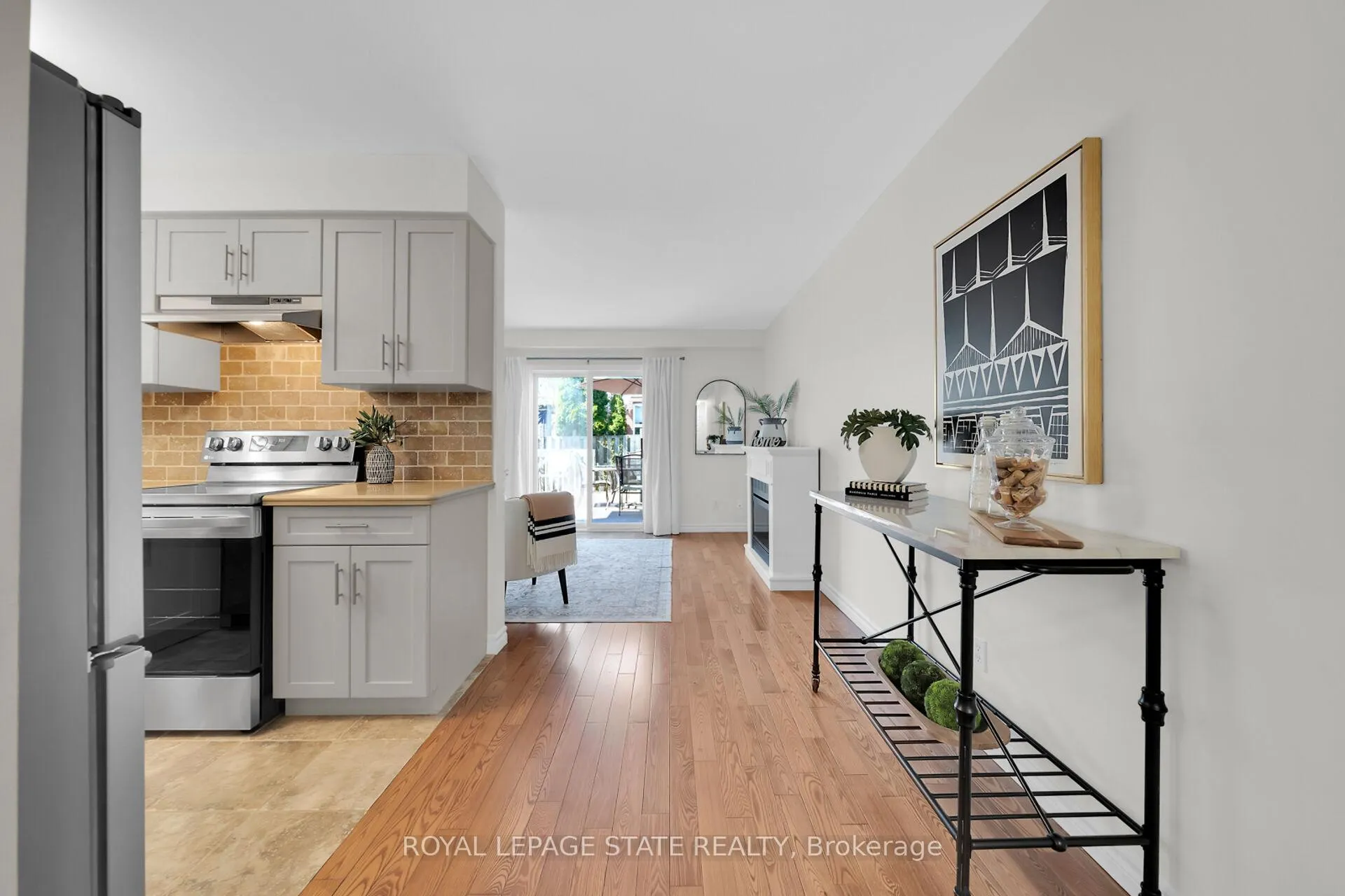 Photo 14 of 49 Morwick Drive, Hamilton, Ancaster — HOMEH