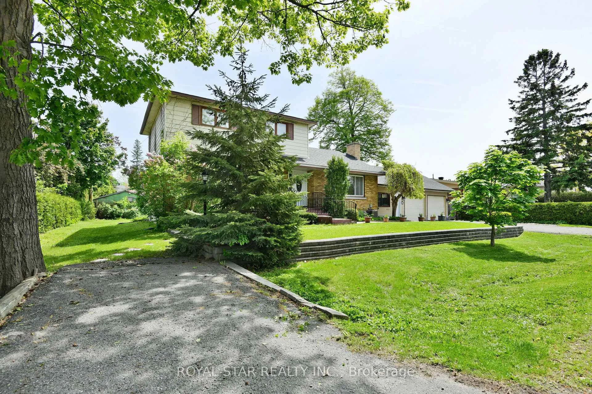 Photo 3 of 84 St Claire Avenue, Ottawa, Meadowlands/St. Claire Gardens — HOMEH
