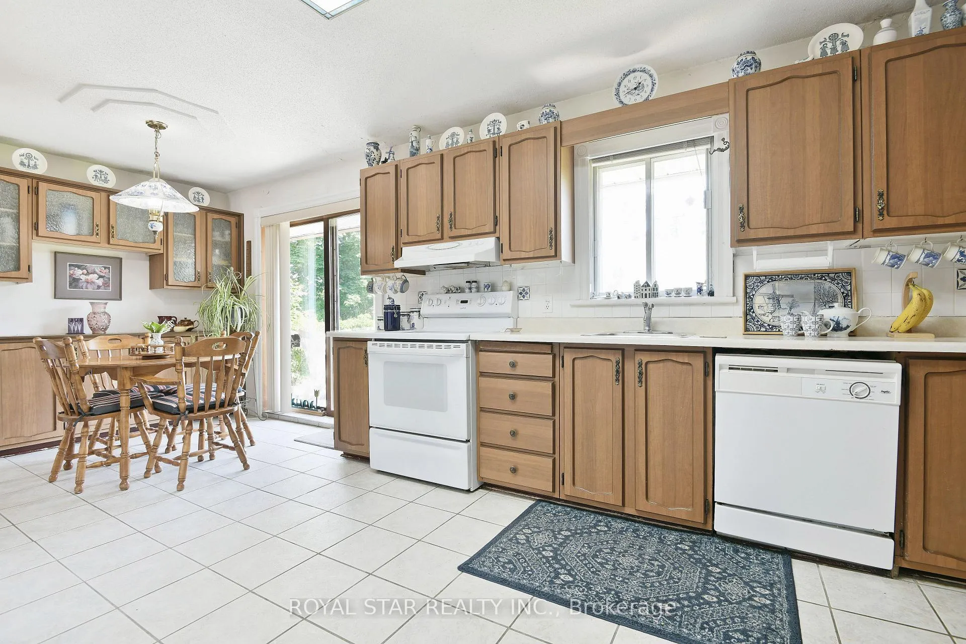 Photo 10 of 84 St Claire Avenue, Ottawa, Meadowlands/St. Claire Gardens — HOMEH