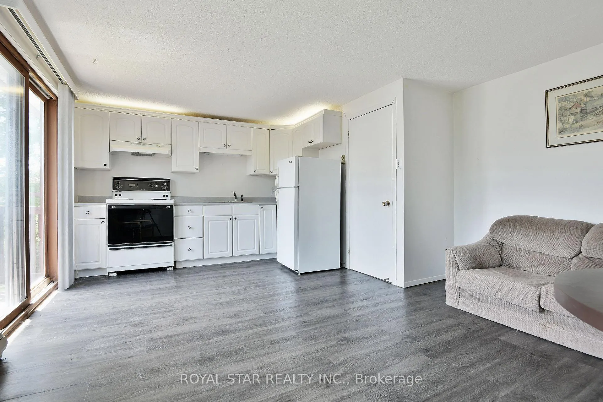 Photo 18 of 84 St Claire Avenue, Ottawa, Meadowlands/St. Claire Gardens — HOMEH