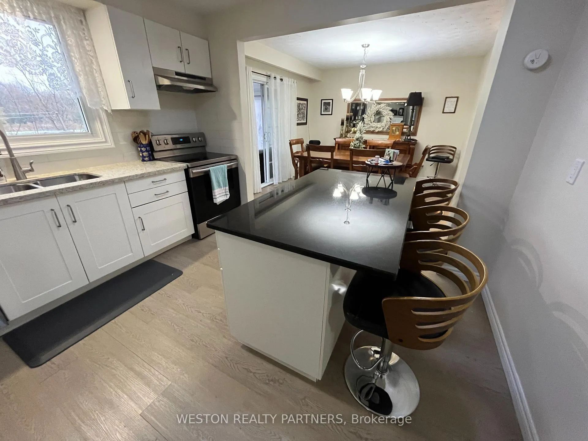 Photo 2 of 52 Debora Drive, Grimsby, Grimsby East — HOMEH
