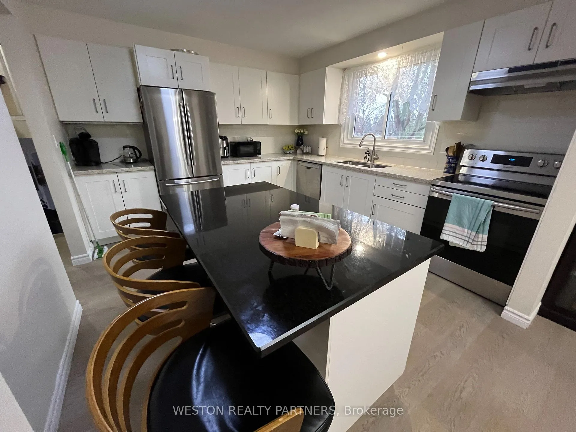 Photo 3 of 52 Debora Drive, Grimsby, Grimsby East — HOMEH