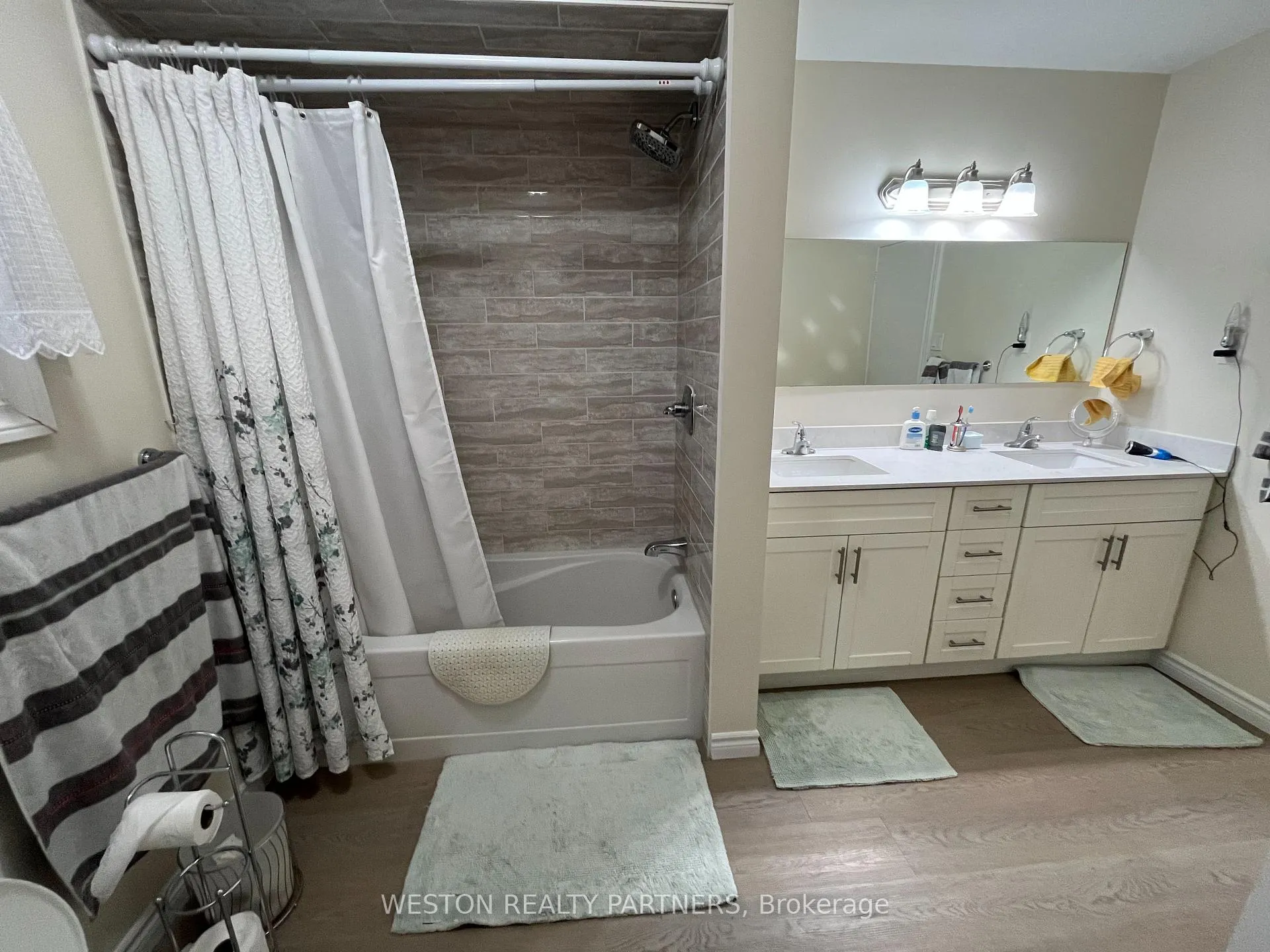 Photo 9 of 52 Debora Drive, Grimsby, Grimsby East — HOMEH