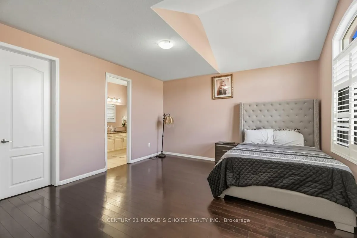 Photo 23 of 318 Laundon Terrace, Milton, Scott — HOMEH