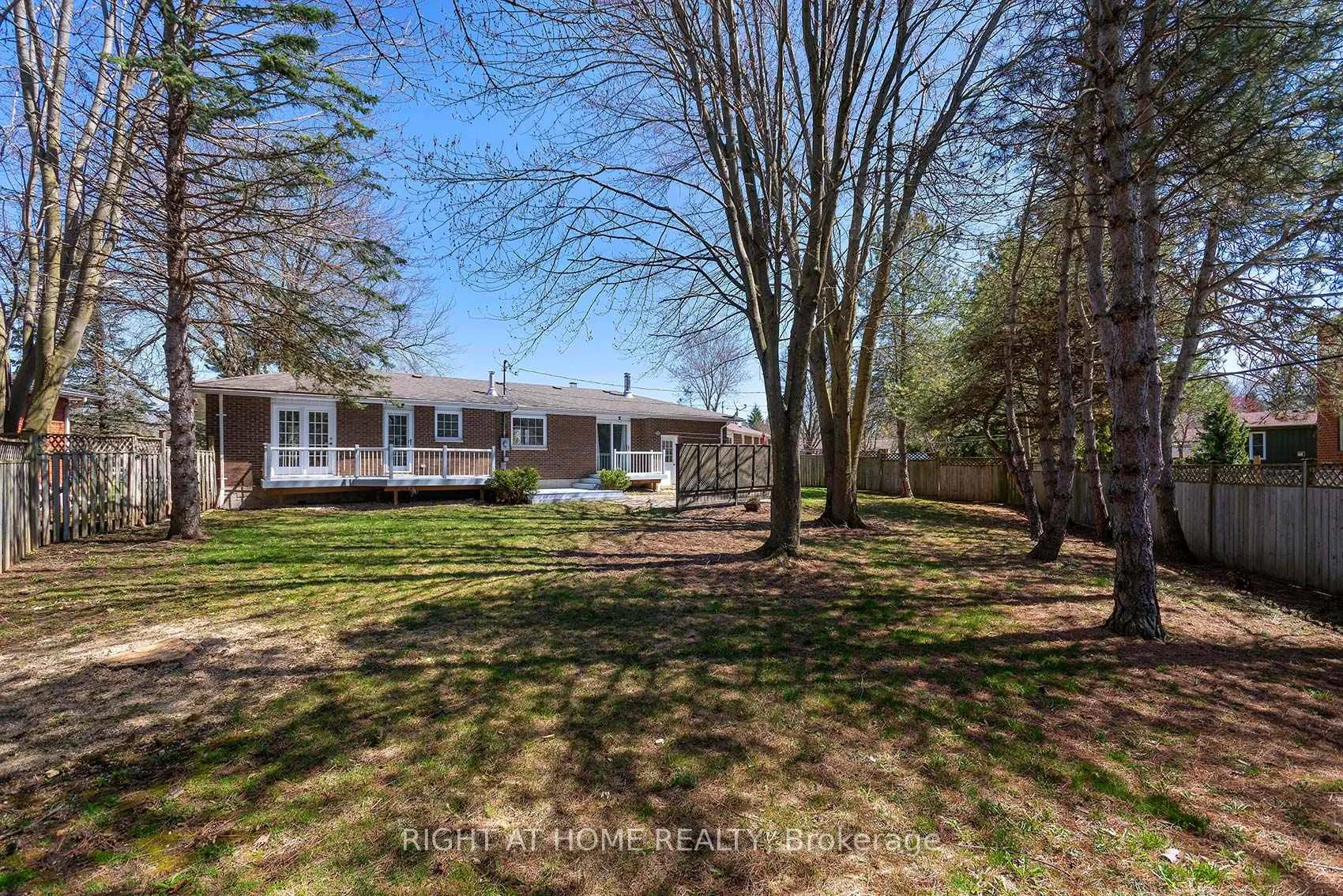 Photo 2 of 17 Oak Street, New Tecumseth, Alliston — HOMEH