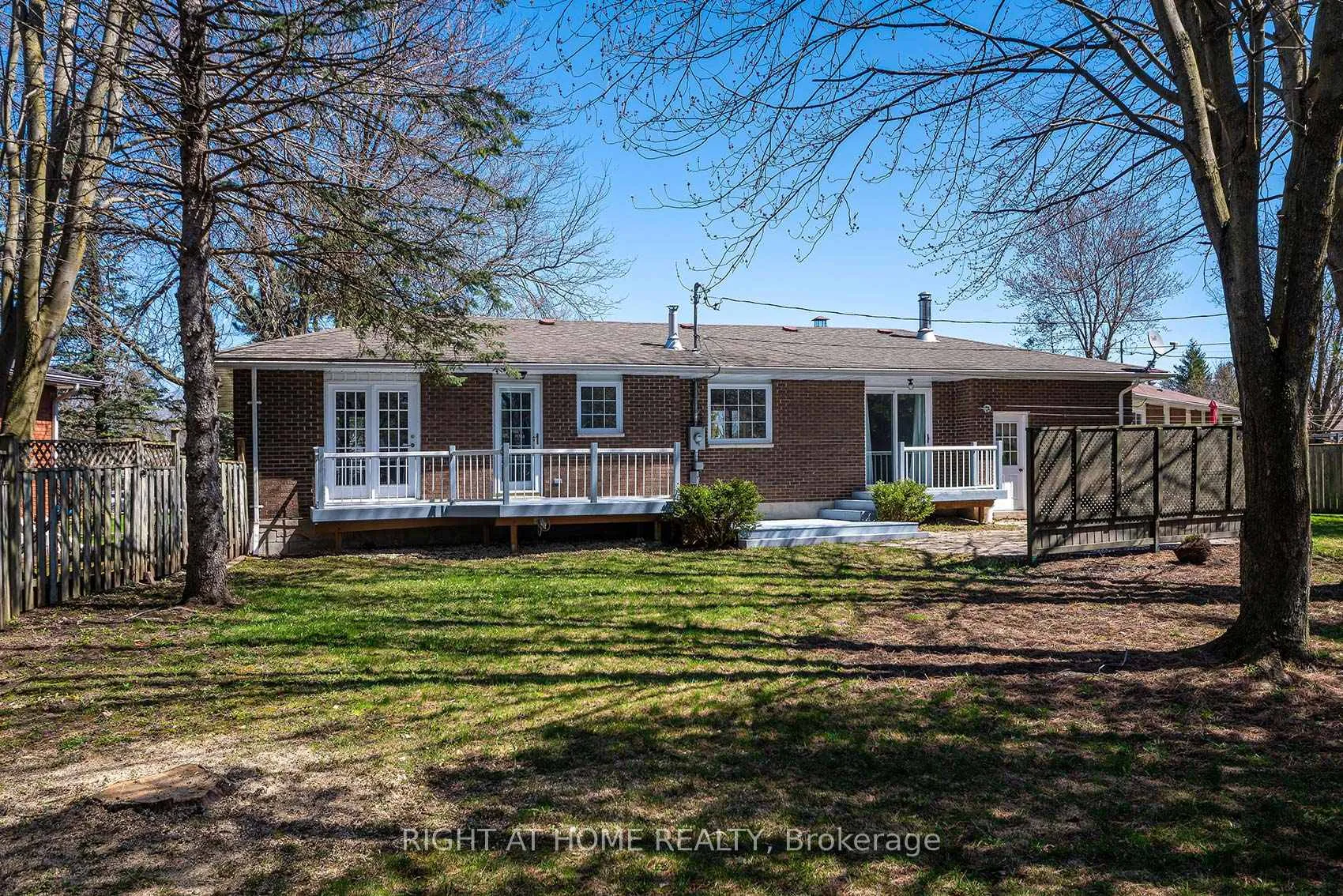 Photo 4 of 17 Oak Street, New Tecumseth, Alliston — HOMEH
