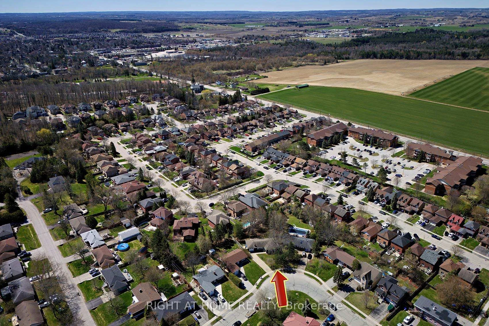 Photo 5 of 17 Oak Street, New Tecumseth, Alliston — HOMEH