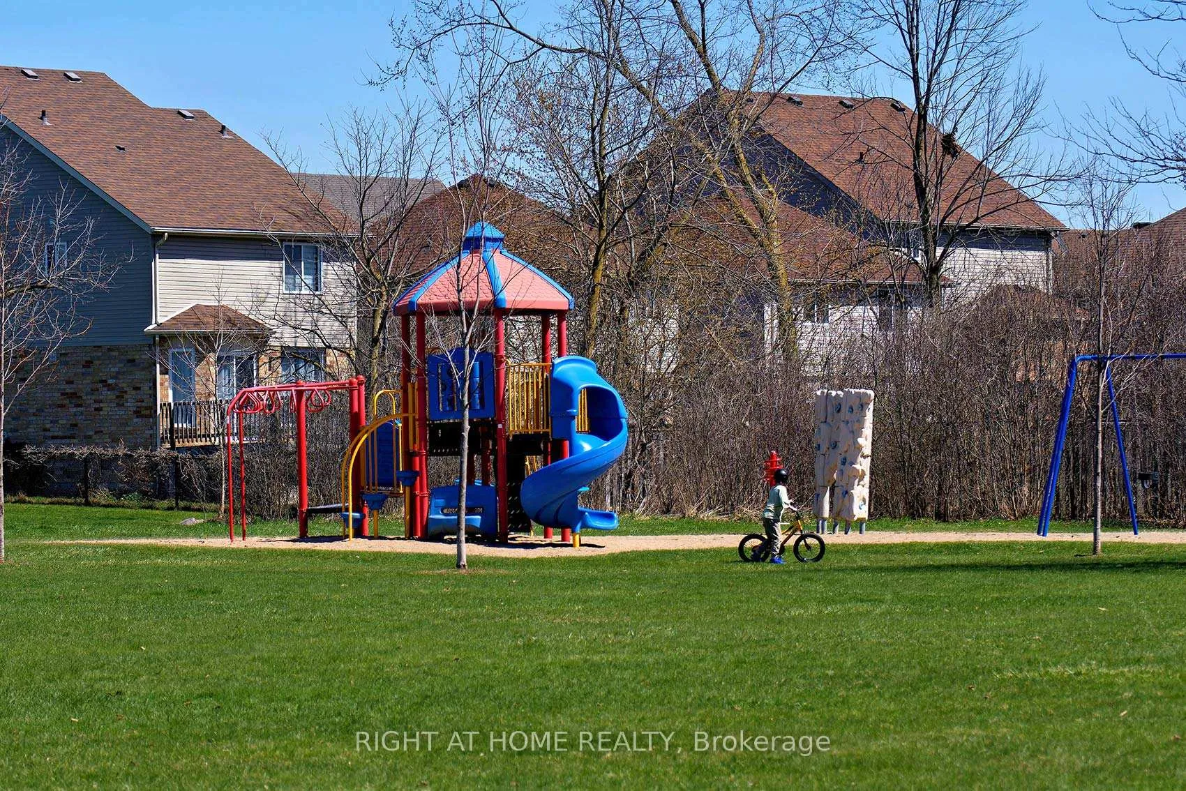 Photo 45 of 17 Oak Street, New Tecumseth, Alliston — HOMEH