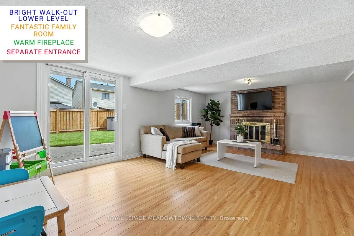 Photo 2 of 3 Lyton Crescent, Hamilton, Stoney Creek — HOMEH