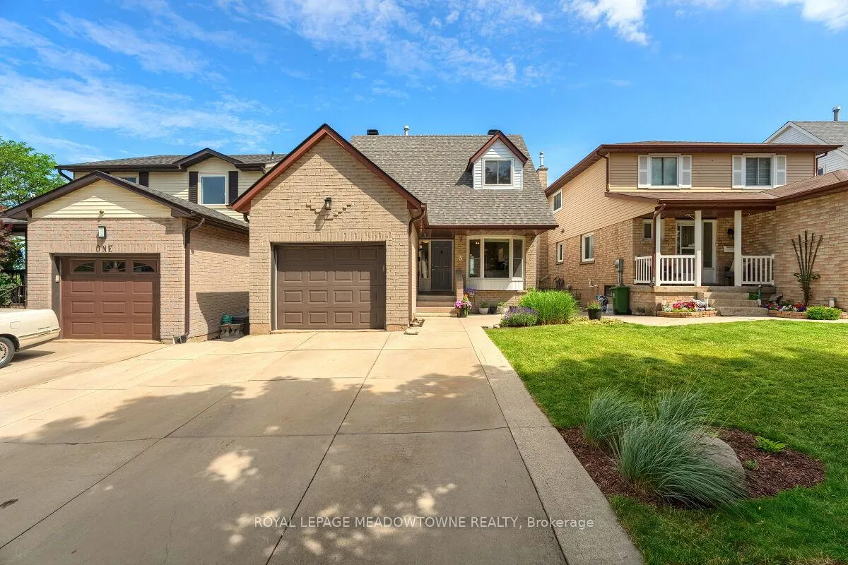 Photo 4 of 3 Lyton Crescent, Hamilton, Stoney Creek — HOMEH
