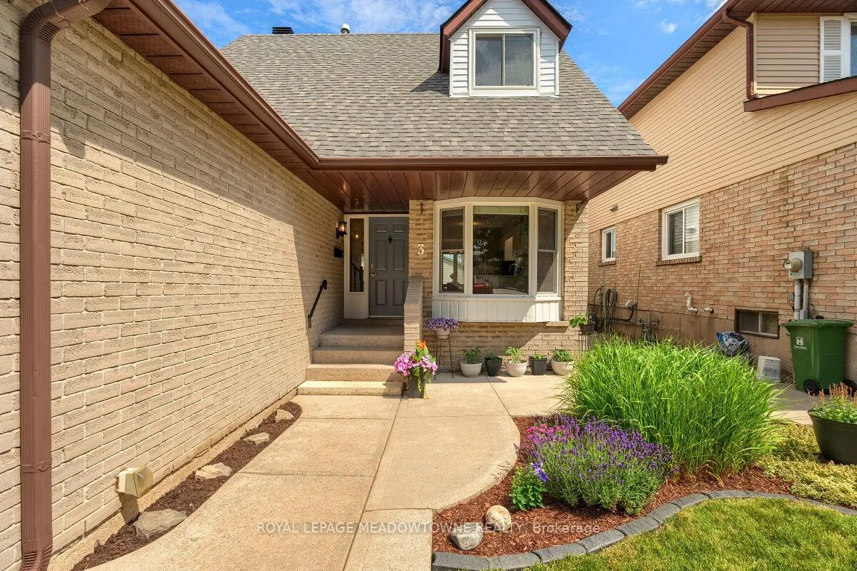Photo 5 of 3 Lyton Crescent, Hamilton, Stoney Creek — HOMEH