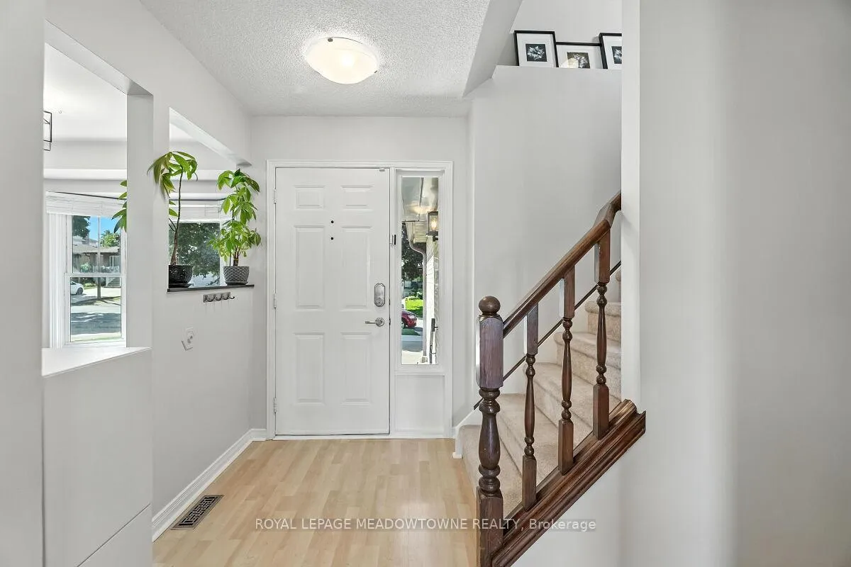 Photo 7 of 3 Lyton Crescent, Hamilton, Stoney Creek — HOMEH