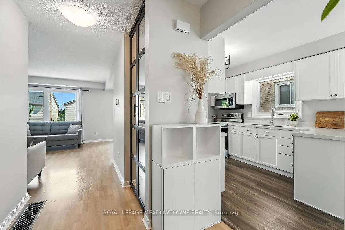 Photo 8 of 3 Lyton Crescent, Hamilton, Stoney Creek — HOMEH