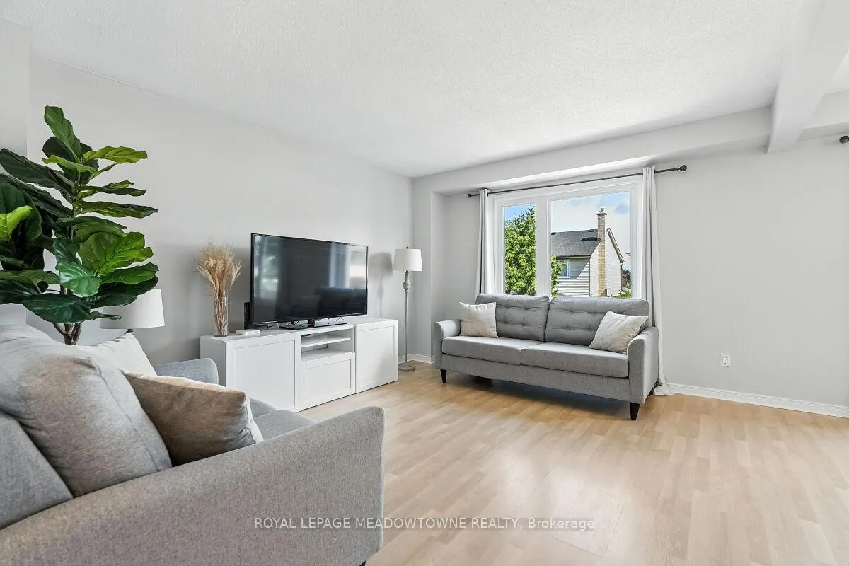 Photo 9 of 3 Lyton Crescent, Hamilton, Stoney Creek — HOMEH