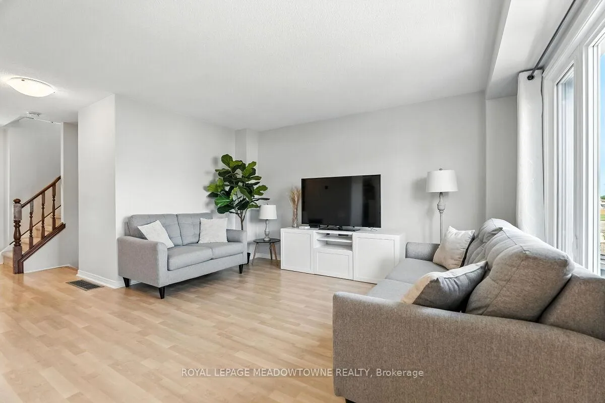 Photo 10 of 3 Lyton Crescent, Hamilton, Stoney Creek — HOMEH