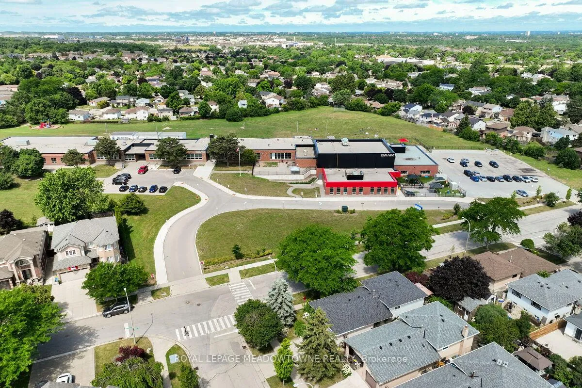 Photo 39 of 3 Lyton Crescent, Hamilton, Stoney Creek — HOMEH