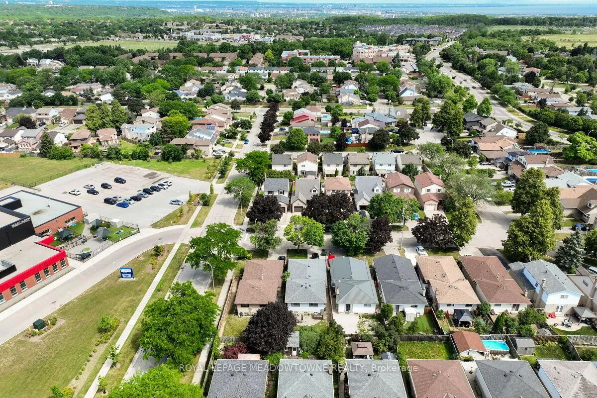 Photo 40 of 3 Lyton Crescent, Hamilton, Stoney Creek — HOMEH