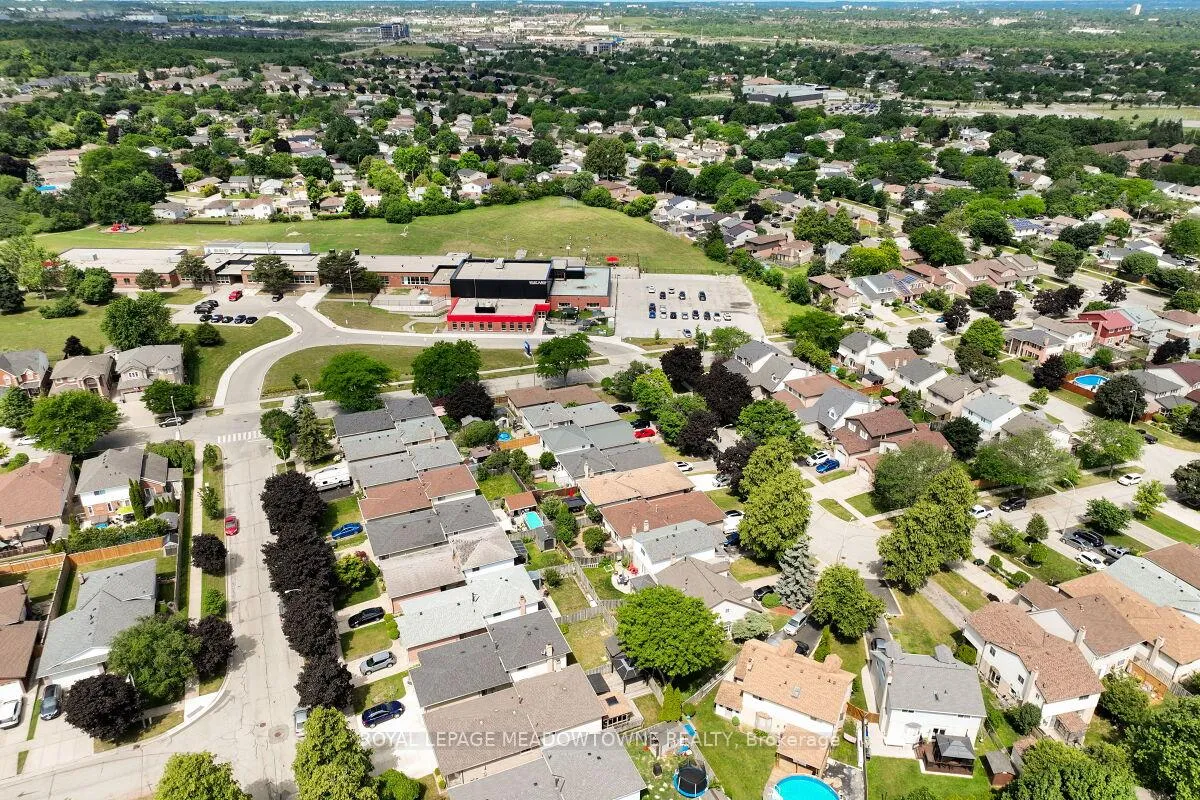 Photo 46 of 3 Lyton Crescent, Hamilton, Stoney Creek — HOMEH