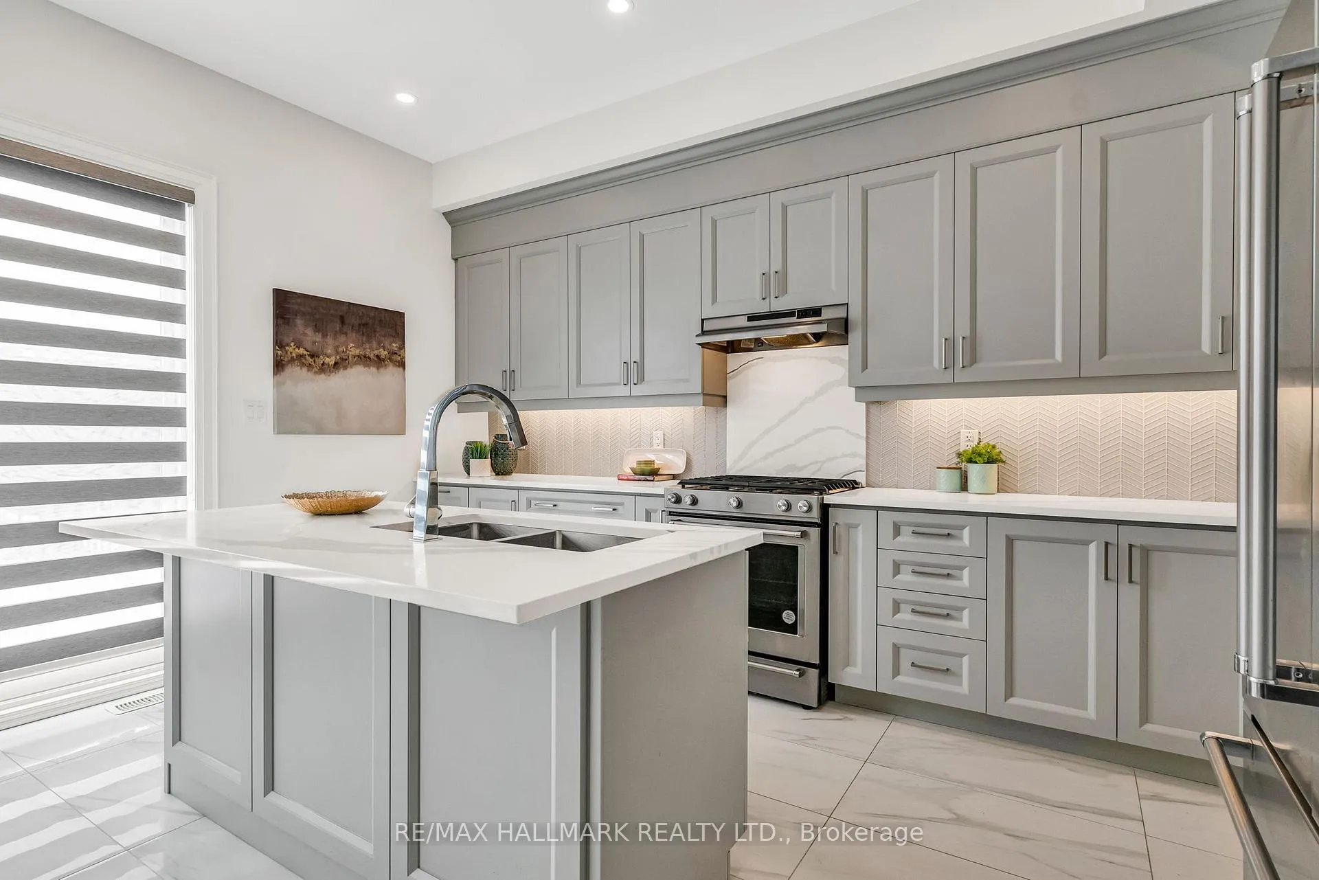 Photo 12 of 17 Brant Drive, Vaughan, Vellore Village — HOMEH