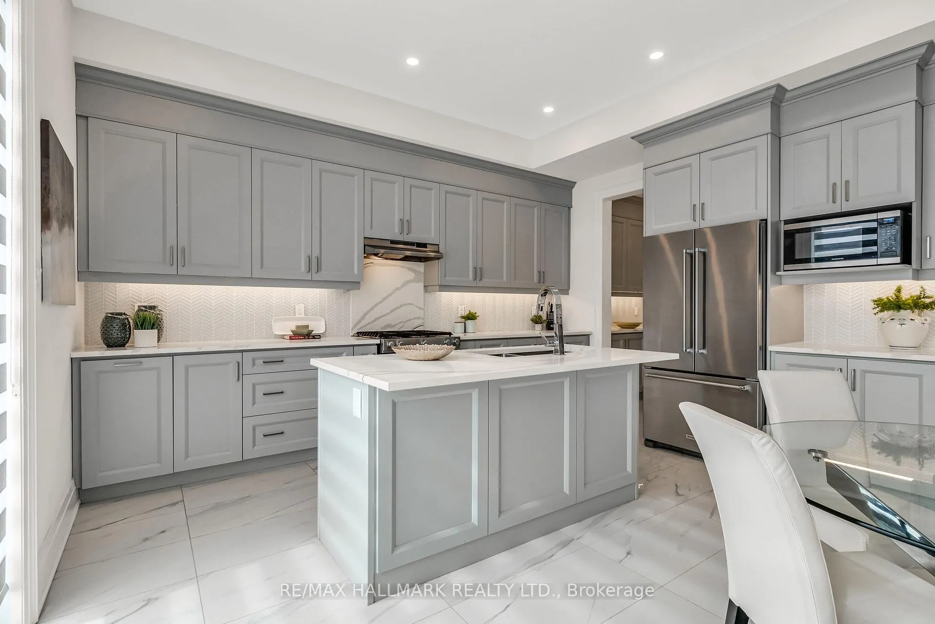 Photo 13 of 17 Brant Drive, Vaughan, Vellore Village — HOMEH