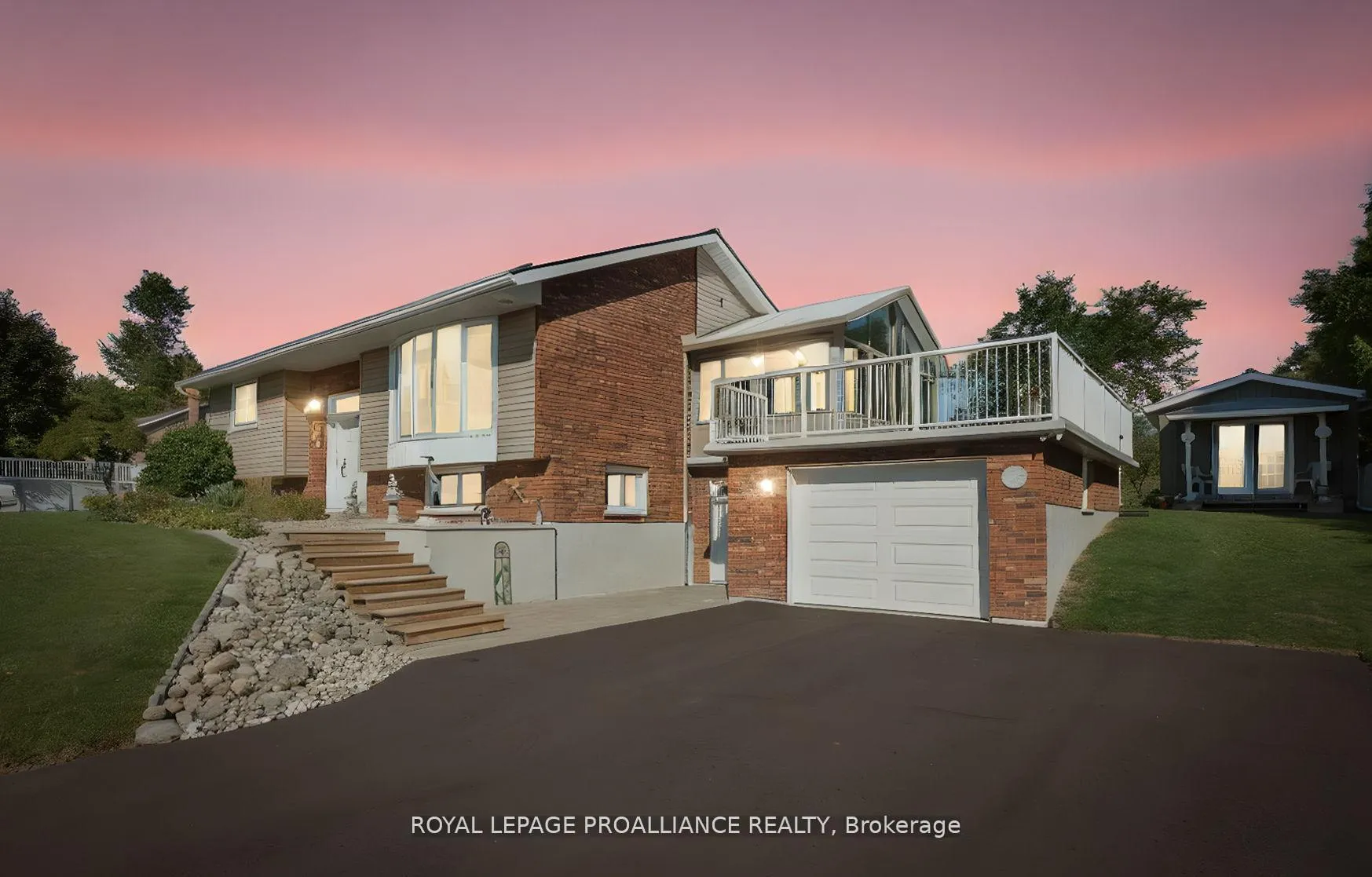 Photo 2 of 2535 Castlehill Drive, Cobourg — HOMEH