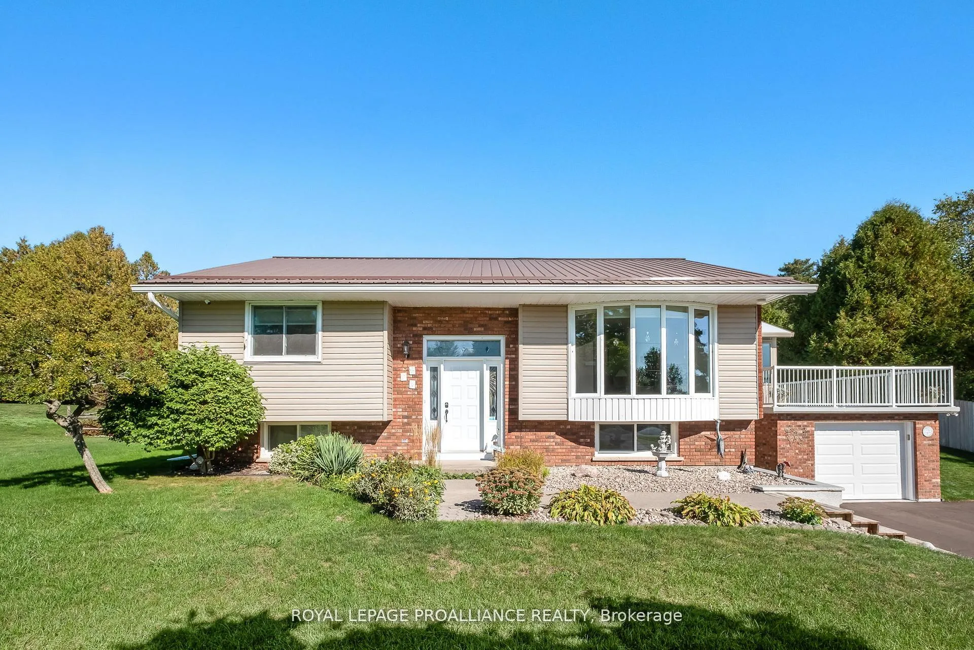 Photo 4 of 2535 Castlehill Drive, Cobourg — HOMEH