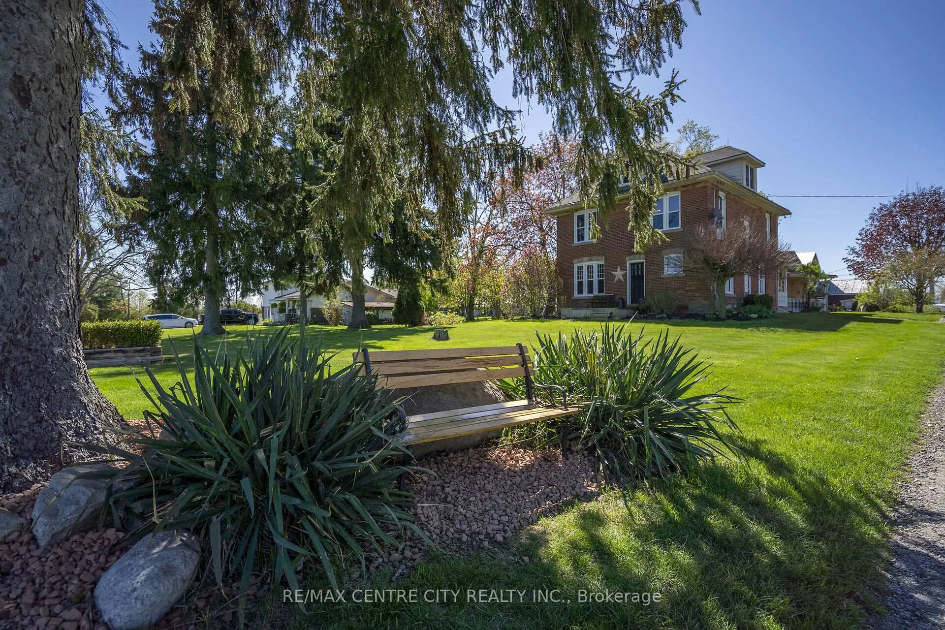 Photo 11 of 96 German School Road, Brant, South Dumfries — HOMEH