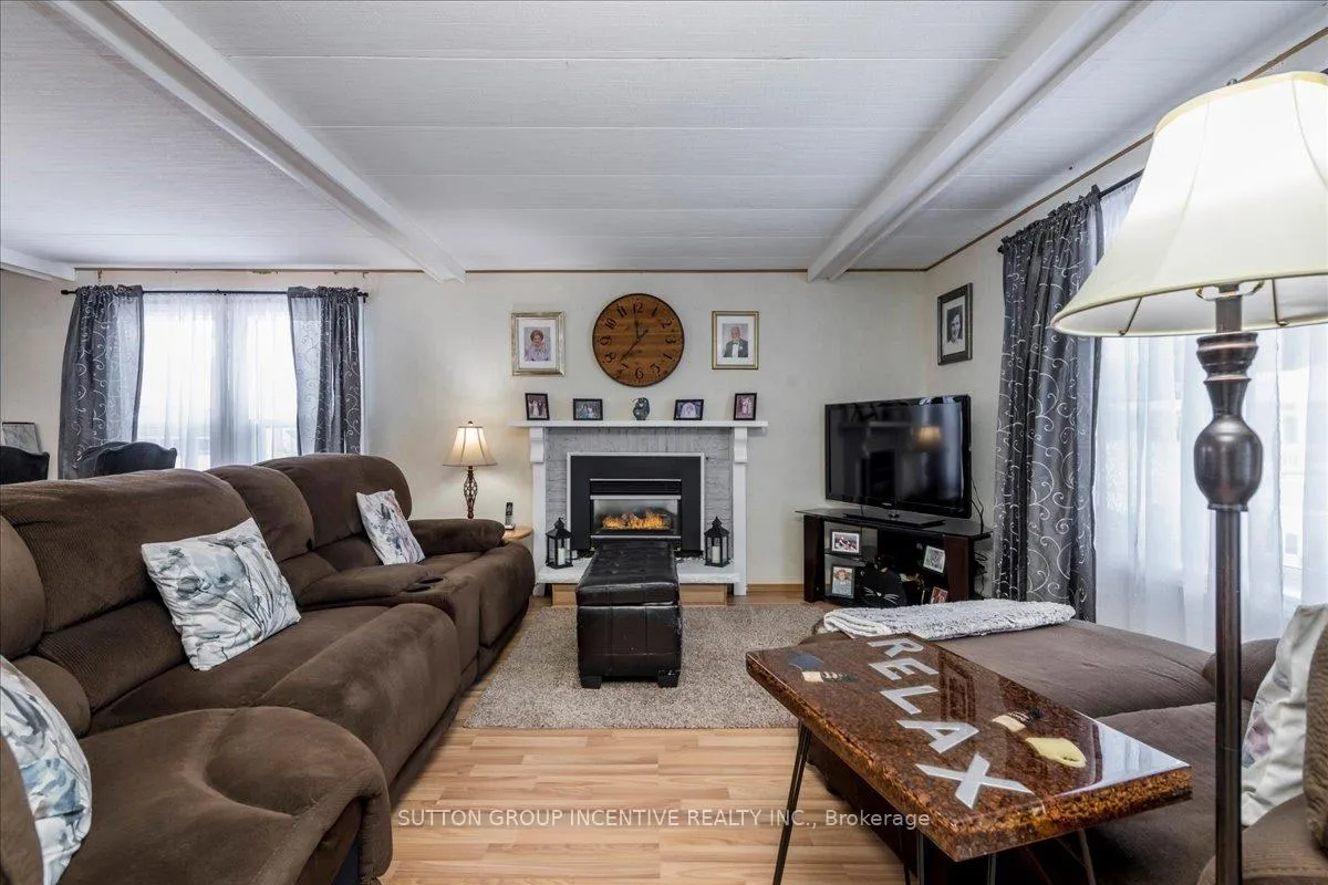 Photo 4 of 13 Sunset Drive, Innisfil, Rural Innisfil — HOMEH