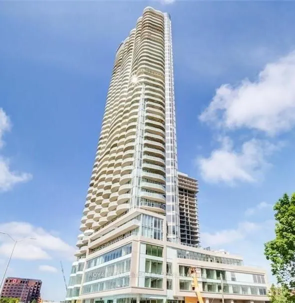 Front of Unit 1502, 805 Carling Avenue
