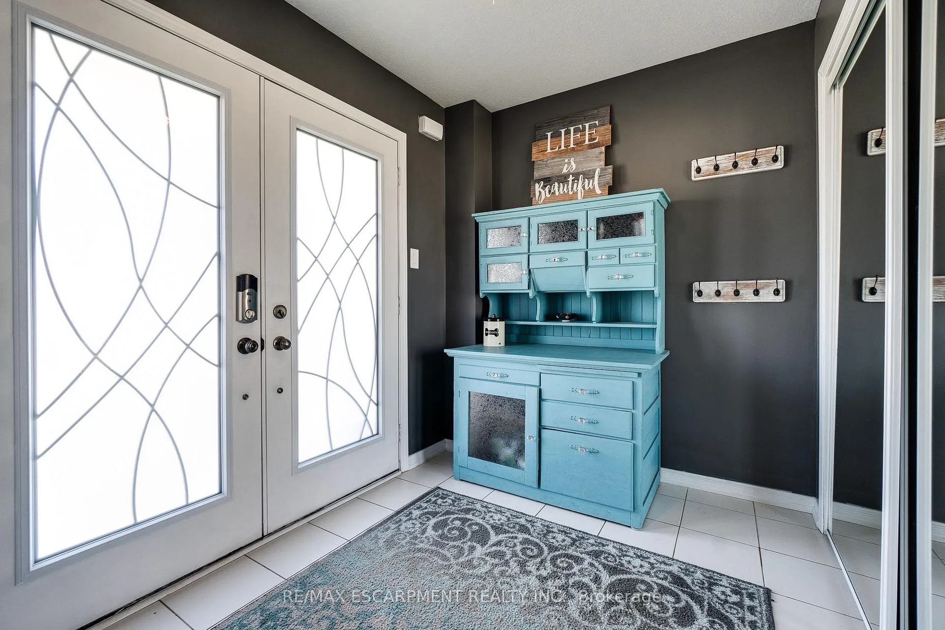 Photo 3 of 170 Binhaven Boulevard, Hamilton, Binbrook — HOMEH