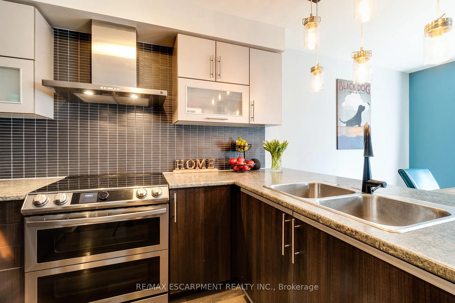 Photo 19 of 170 Binhaven Boulevard, Hamilton, Binbrook — HOMEH